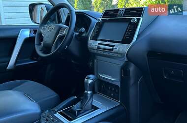 Внедорожник / Кроссовер Toyota Land Cruiser Prado 2020 в 