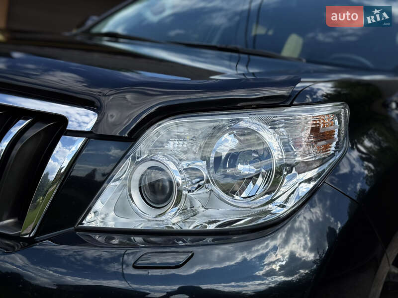 Позашляховик / Кросовер Toyota Land Cruiser Prado 2012 в Києві