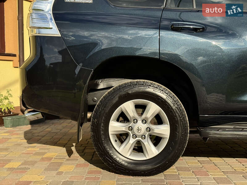 Позашляховик / Кросовер Toyota Land Cruiser Prado 2012 в Києві