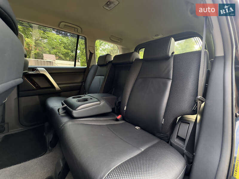 Позашляховик / Кросовер Toyota Land Cruiser Prado 2012 в Києві