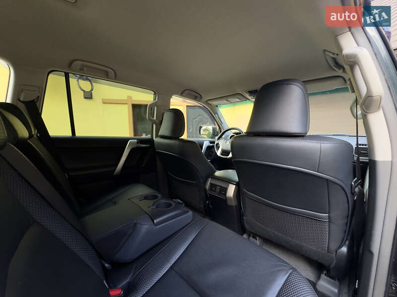 Позашляховик / Кросовер Toyota Land Cruiser Prado 2012 в Києві