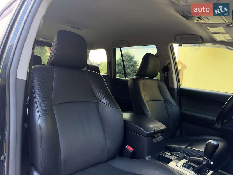 Позашляховик / Кросовер Toyota Land Cruiser Prado 2012 в Києві