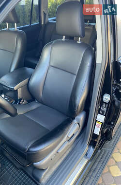 Внедорожник / Кроссовер Toyota Land Cruiser Prado 2012 в 