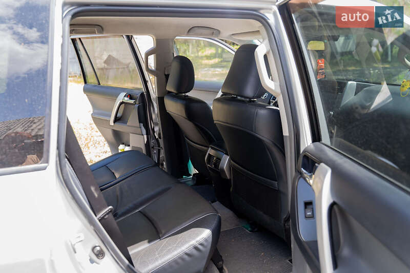 Внедорожник / Кроссовер Toyota Land Cruiser Prado 2012 в Звягеле