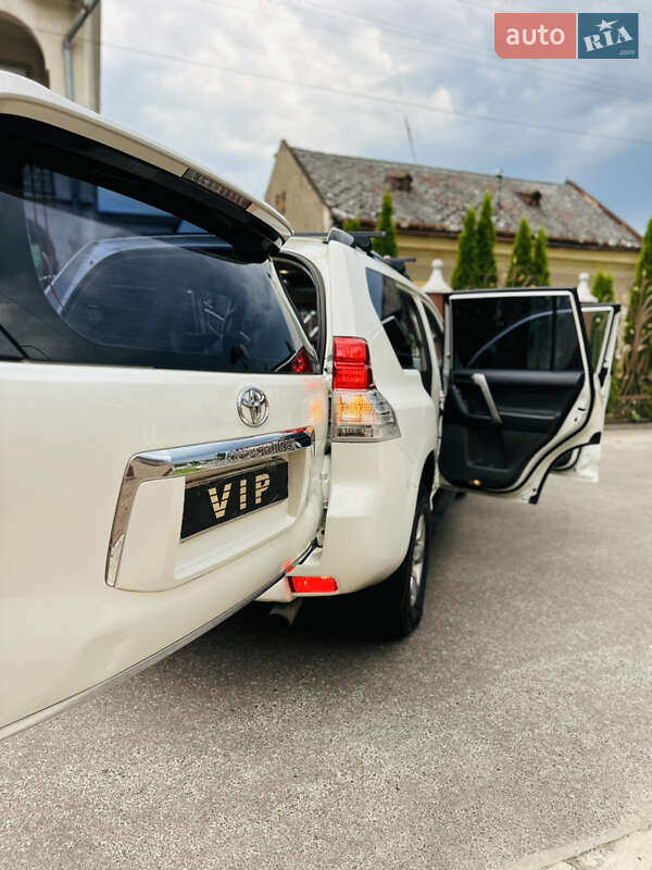 Позашляховик / Кросовер Toyota Land Cruiser Prado 2012 в Нижній Апші