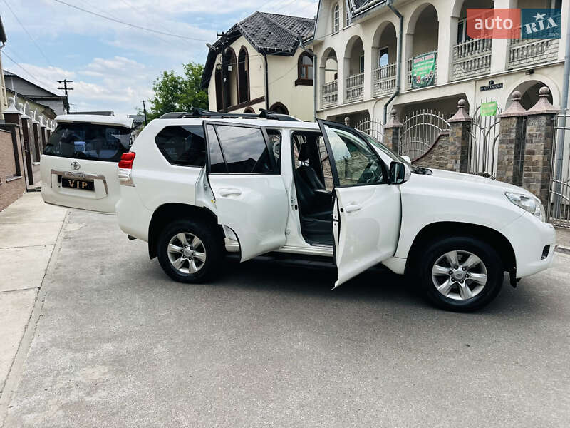 Позашляховик / Кросовер Toyota Land Cruiser Prado 2012 в Нижній Апші