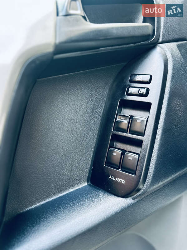 Позашляховик / Кросовер Toyota Land Cruiser Prado 2012 в Нижній Апші