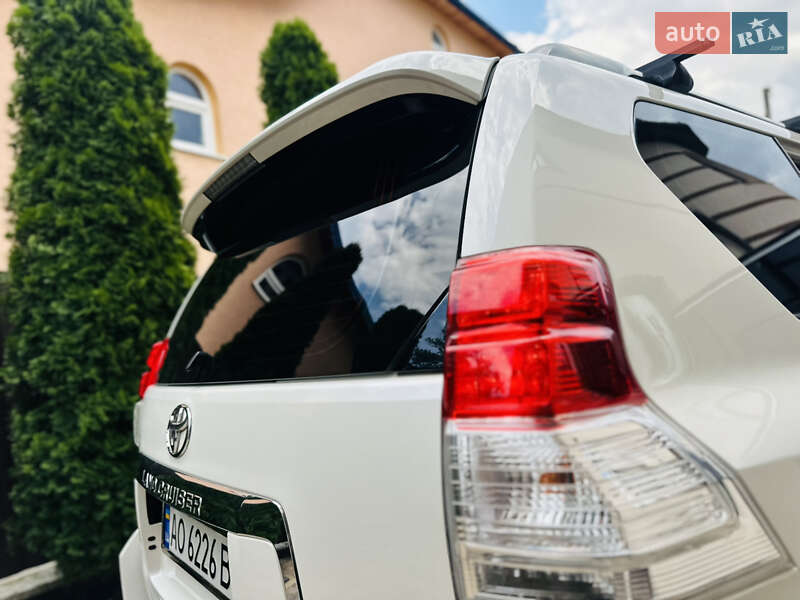 Позашляховик / Кросовер Toyota Land Cruiser Prado 2012 в Нижній Апші