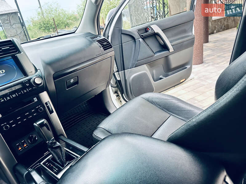 Позашляховик / Кросовер Toyota Land Cruiser Prado 2012 в Нижній Апші