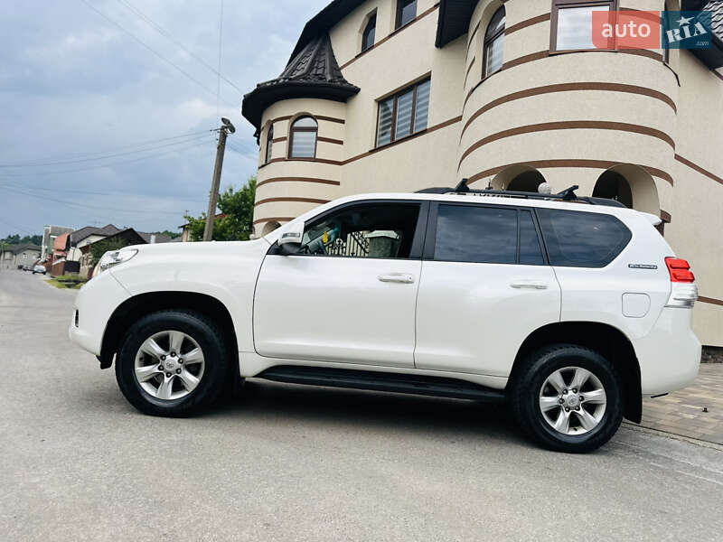 Позашляховик / Кросовер Toyota Land Cruiser Prado 2012 в Нижній Апші