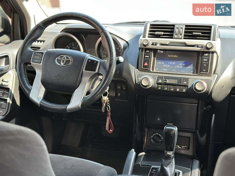Внедорожник / Кроссовер Toyota Land Cruiser Prado 2017 в Днепре
