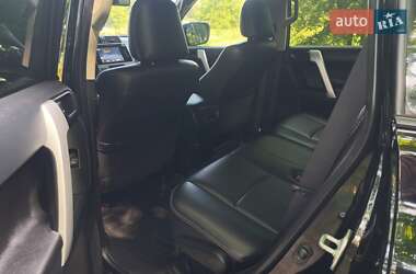Позашляховик / Кросовер Toyota Land Cruiser Prado 2019 в 