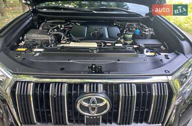 Позашляховик / Кросовер Toyota Land Cruiser Prado 2019 в 