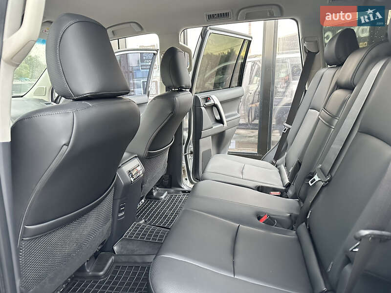 Внедорожник / Кроссовер Toyota Land Cruiser Prado 2019 в Харькове фото 17 Внедорожник / Кроссовер Toyota Land Cruiser Prado 2019 в Харькове