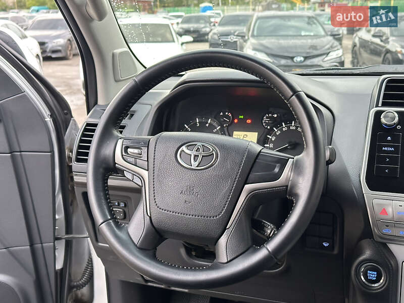 Внедорожник / Кроссовер Toyota Land Cruiser Prado 2019 в Харькове фото 23 Внедорожник / Кроссовер Toyota Land Cruiser Prado 2019 в Харькове