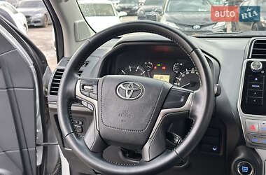 Позашляховик / Кросовер Toyota Land Cruiser Prado 2019 в  фото 23 Позашляховик / Кросовер Toyota Land Cruiser Prado 2019 в
