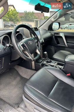Позашляховик / Кросовер Toyota Land Cruiser Prado 2012 в 