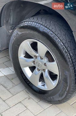 Внедорожник / Кроссовер Toyota Land Cruiser Prado 2011 в 