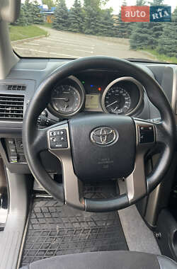 Внедорожник / Кроссовер Toyota Land Cruiser Prado 2011 в 