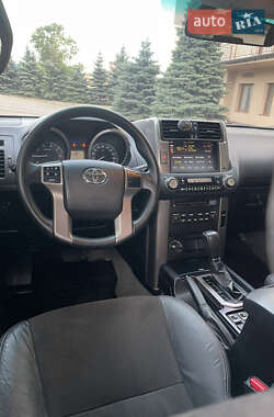Внедорожник / Кроссовер Toyota Land Cruiser Prado 2011 в 