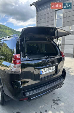 Внедорожник / Кроссовер Toyota Land Cruiser Prado 2010 в 