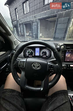 Внедорожник / Кроссовер Toyota Land Cruiser Prado 2010 в 