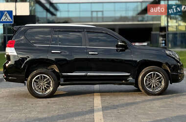 Внедорожник / Кроссовер Toyota Land Cruiser Prado 2010 в 