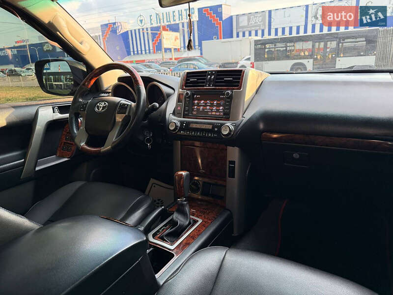 Внедорожник / Кроссовер Toyota Land Cruiser Prado 2010 в Днепре