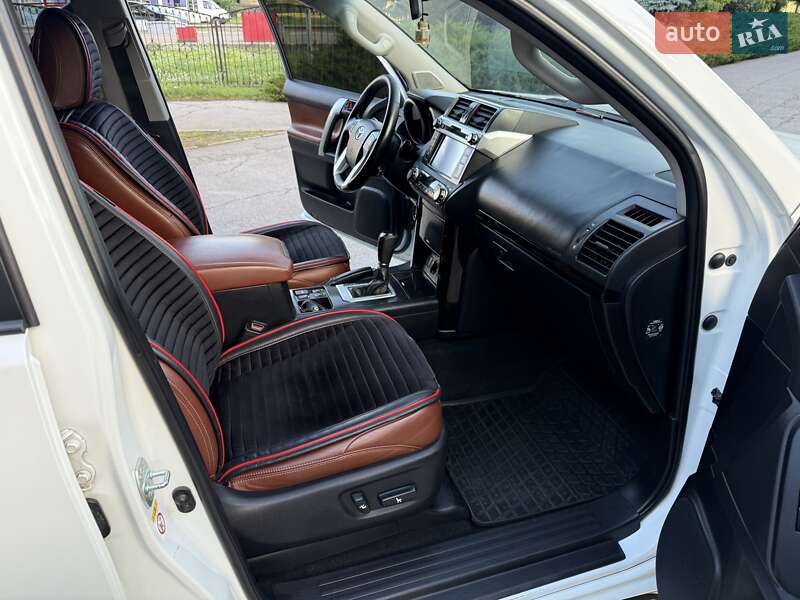 Позашляховик / Кросовер Toyota Land Cruiser Prado 2014 в Полтаві