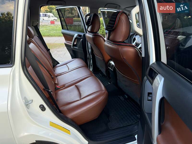 Позашляховик / Кросовер Toyota Land Cruiser Prado 2014 в Полтаві