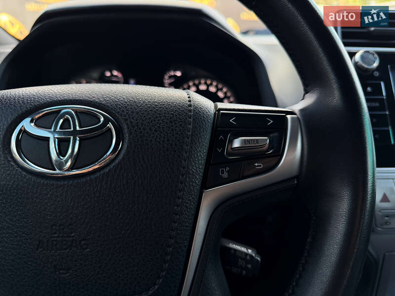 Позашляховик / Кросовер Toyota Land Cruiser Prado 2018 в Києві