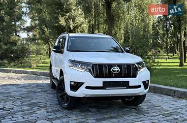 Внедорожник / Кроссовер Toyota Land Cruiser Prado 2021 в 