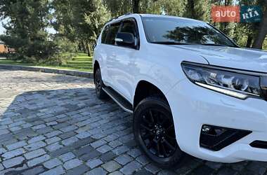 Внедорожник / Кроссовер Toyota Land Cruiser Prado 2021 в 