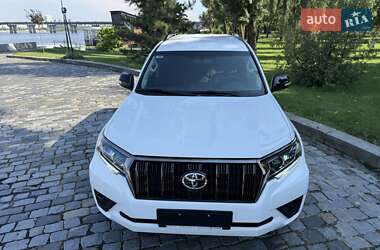 Внедорожник / Кроссовер Toyota Land Cruiser Prado 2021 в 