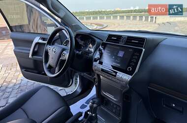 Внедорожник / Кроссовер Toyota Land Cruiser Prado 2021 в 