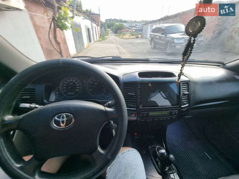 Внедорожник / Кроссовер Toyota Land Cruiser Prado 2004 в Черновцах