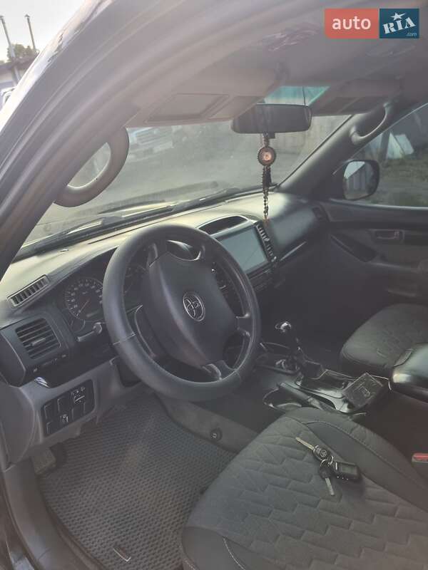 Внедорожник / Кроссовер Toyota Land Cruiser Prado 2004 в Черновцах