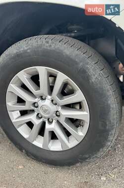 Внедорожник / Кроссовер Toyota Land Cruiser Prado 2013 в 