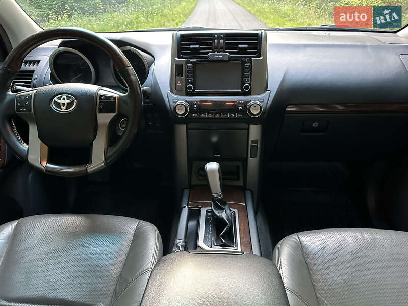 Позашляховик / Кросовер Toyota Land Cruiser Prado 2010 в Івано-Франківську