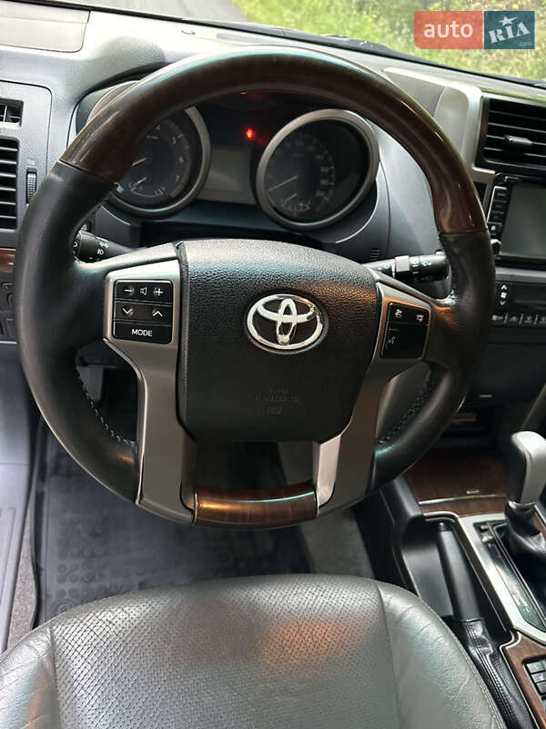 Позашляховик / Кросовер Toyota Land Cruiser Prado 2010 в Івано-Франківську