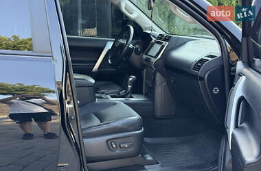 Внедорожник / Кроссовер Toyota Land Cruiser Prado 2019 в 