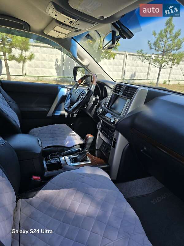 Toyota Land Cruiser Prado 2011