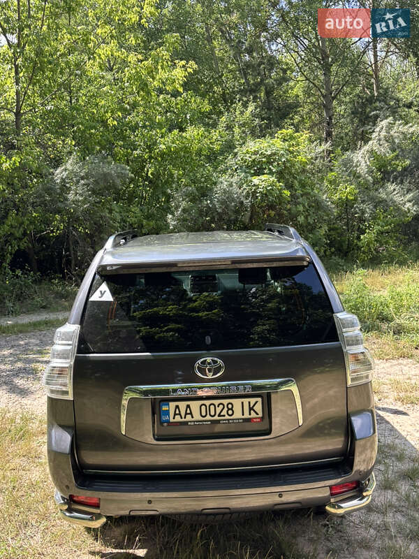 Внедорожник / Кроссовер Toyota Land Cruiser Prado 2012 в Киеве