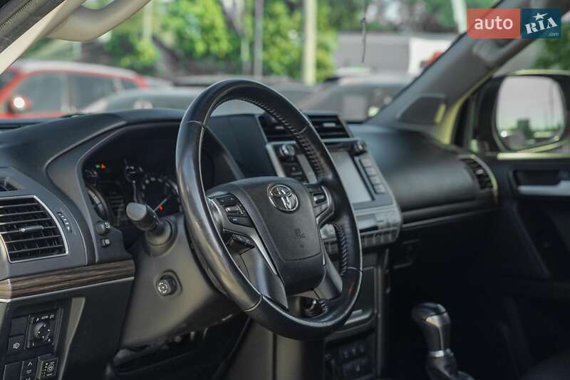 Внедорожник / Кроссовер Toyota Land Cruiser Prado 2020 в Черновцах