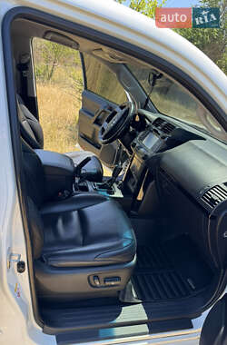 Внедорожник / Кроссовер Toyota Land Cruiser Prado 2015 в 