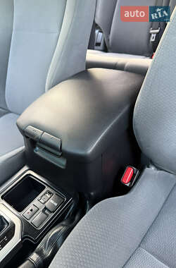 Внедорожник / Кроссовер Toyota Land Cruiser Prado 2012 в 