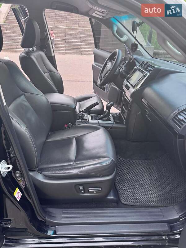 Внедорожник / Кроссовер Toyota Land Cruiser Prado 2017 в Николаеве