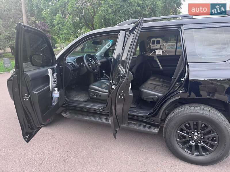 Внедорожник / Кроссовер Toyota Land Cruiser Prado 2017 в Николаеве