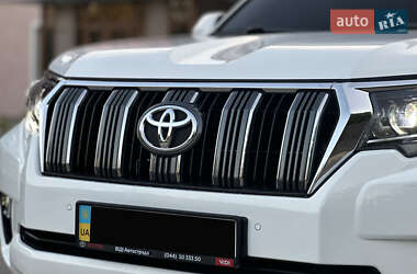 Позашляховик / Кросовер Toyota Land Cruiser Prado 2019 в 