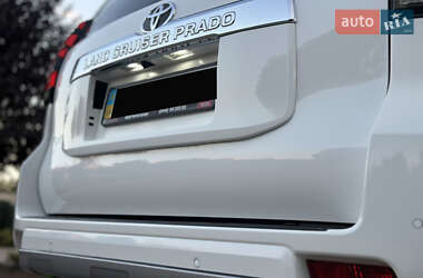 Позашляховик / Кросовер Toyota Land Cruiser Prado 2019 в 